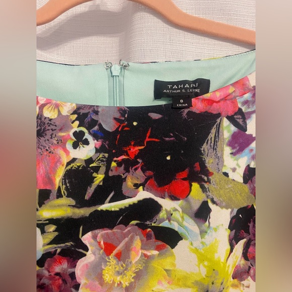 Tahari size 8 Floral Dress - Picture 3 of 3